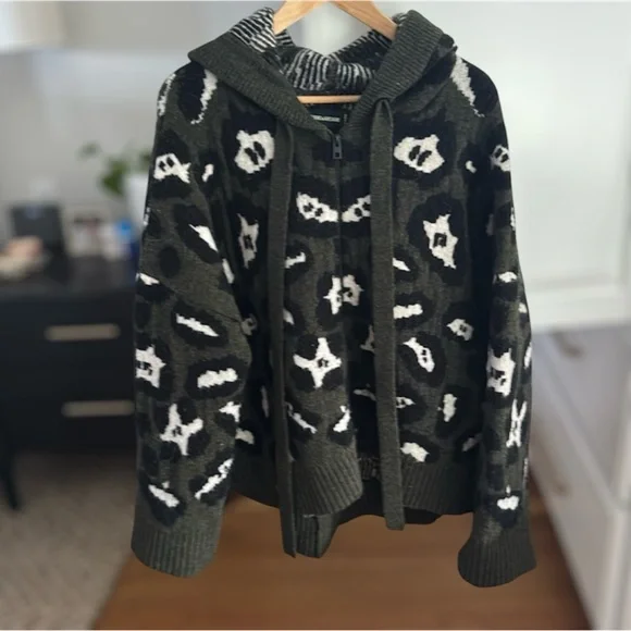 Zadig & Voltaire Lennox Hooded Zip Cardigan
Color : Green
size M-L EUC - Picture 4 of 12